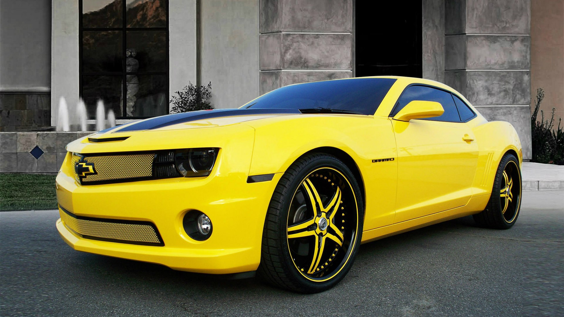 Chevrolet Camaro желтый